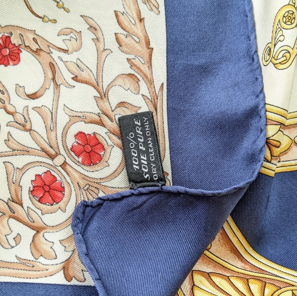 Celine scarf - Picture 9 of 9